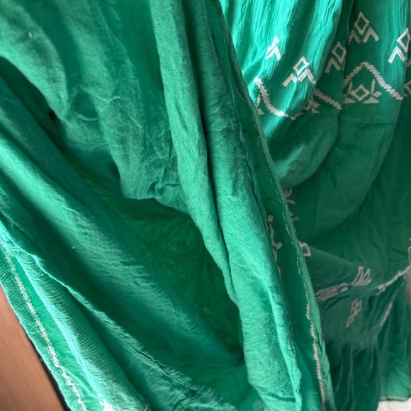 En Creme Green A-Line Skirt  and matching crop top with White Patterns - Picture 10 of 12